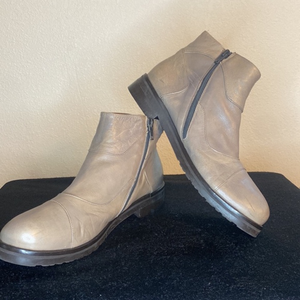 LiliMill designer ankle booties beige cute